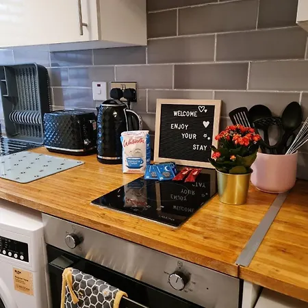 Cosy Studio With Kitchenette And Private Bathroom - 15Mins To Central London!